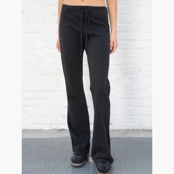 Brandy Melville Hilary Yoga Pants Black - One Size (Sold Out Online) - Picture 1 of 3